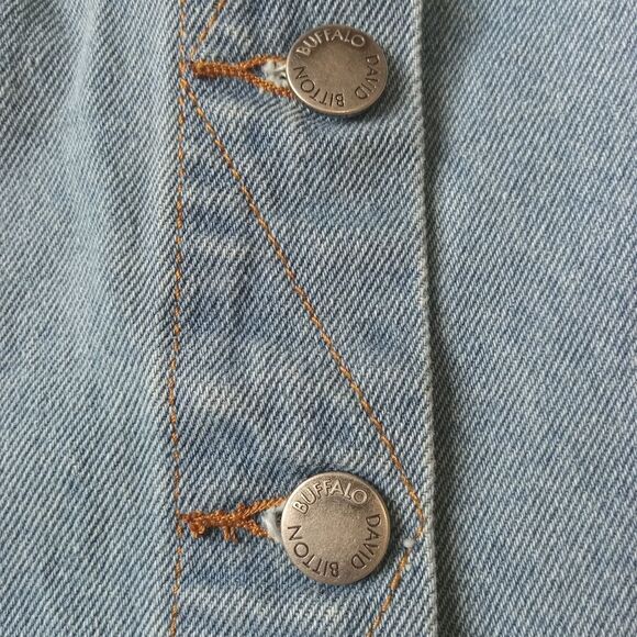 Buffalo David Bitton Button Front Embroidered Floral Denim Skirt Size 30 Waist - Picture 11 of 12